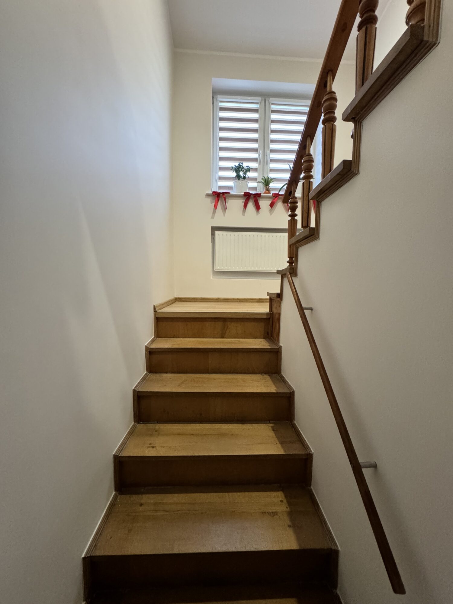 układanie paneli na schodach remont schodów