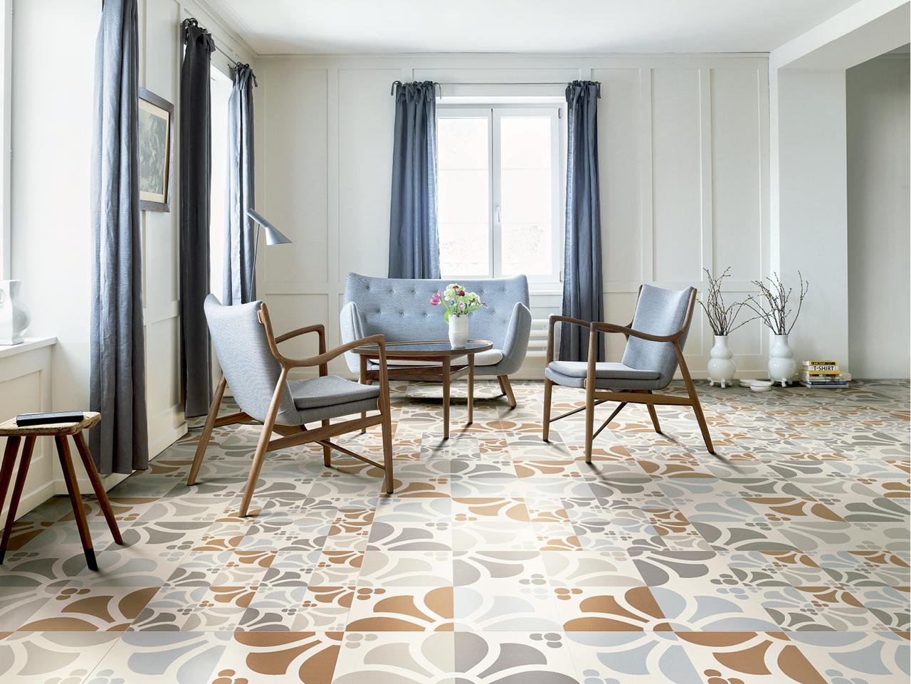 jasne płytki, układanie płytek, fotele